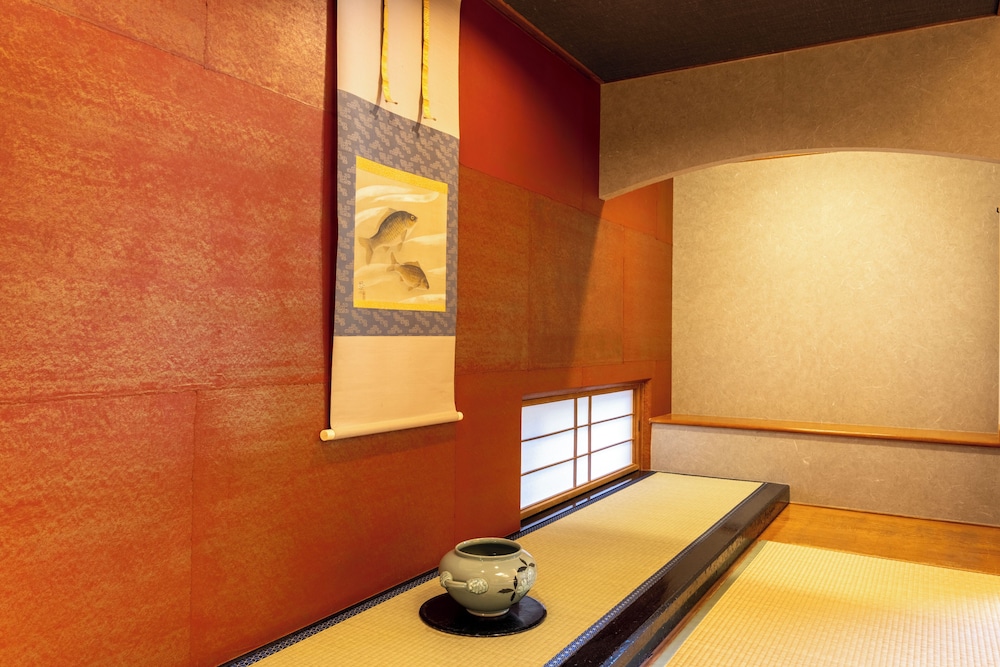 Japanese Western Style Room with 10 tatami mats, Twin Beds, River View photo 2