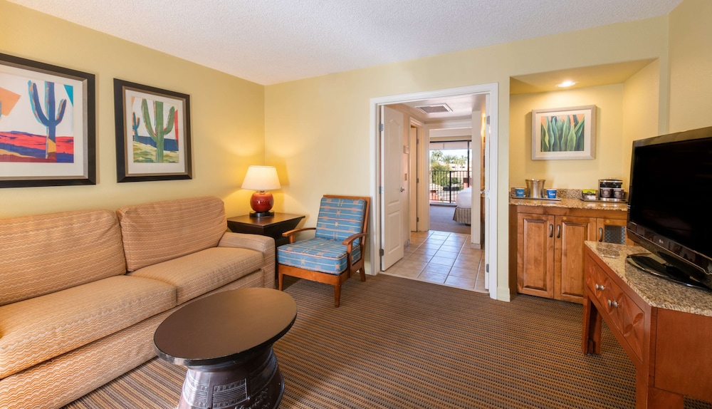 Suite, 1 Bedroom - Photo 3