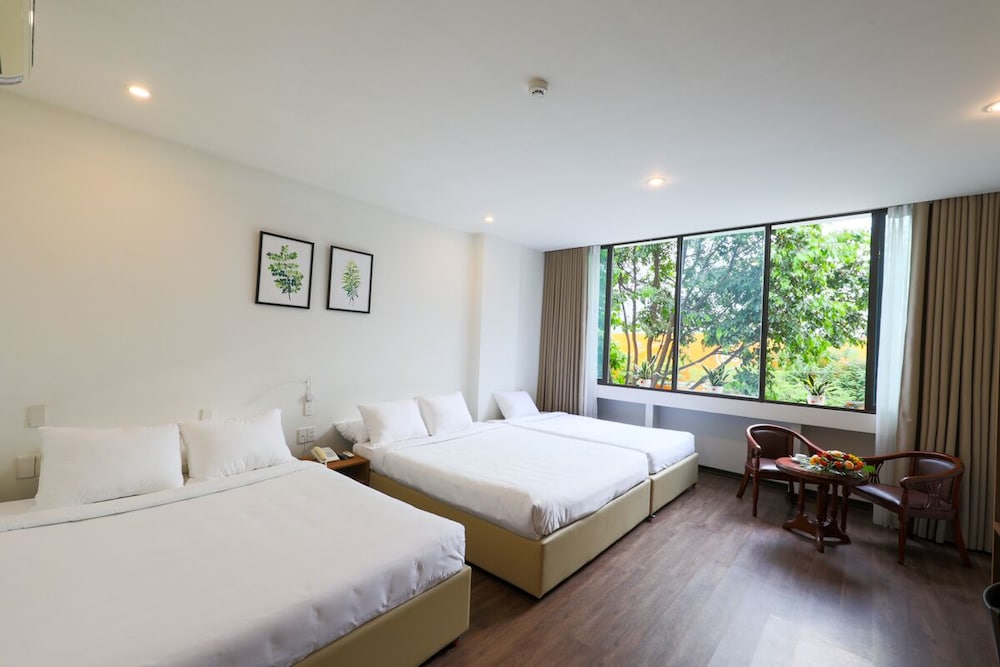 Family Room, River View
