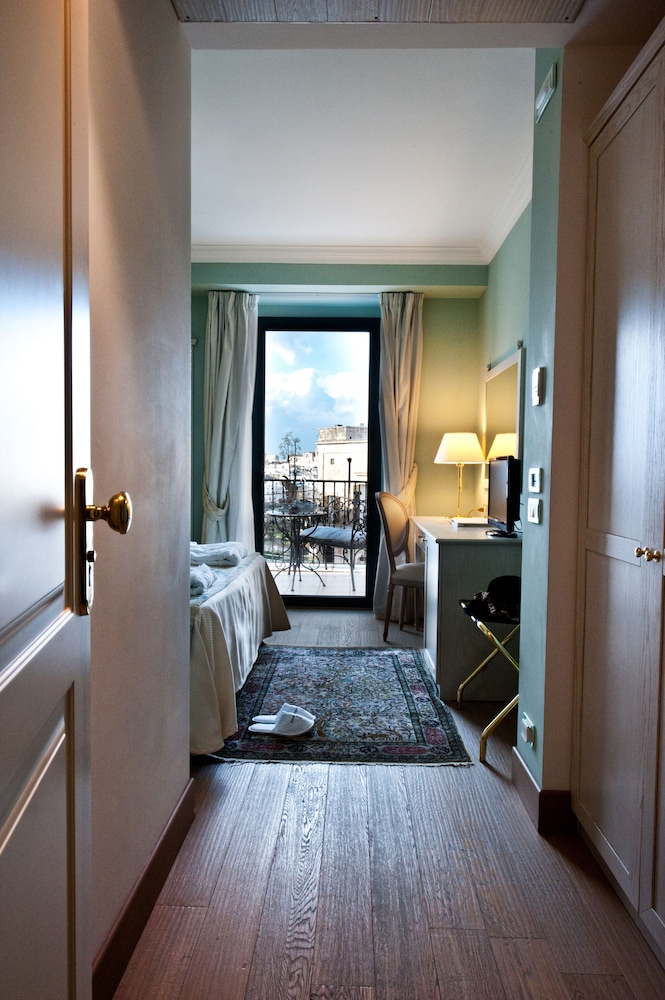 Romantic Double Room, City View - Photo 3
