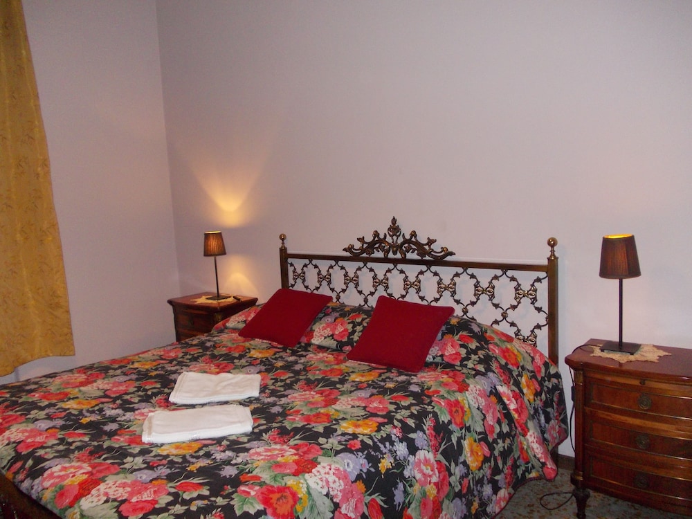 Deluxe Triple Room, 1 Bedroom, Private Bathroom, Park View