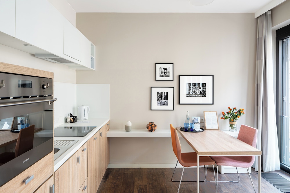 Extra Large Studio with Kitchen photo 3