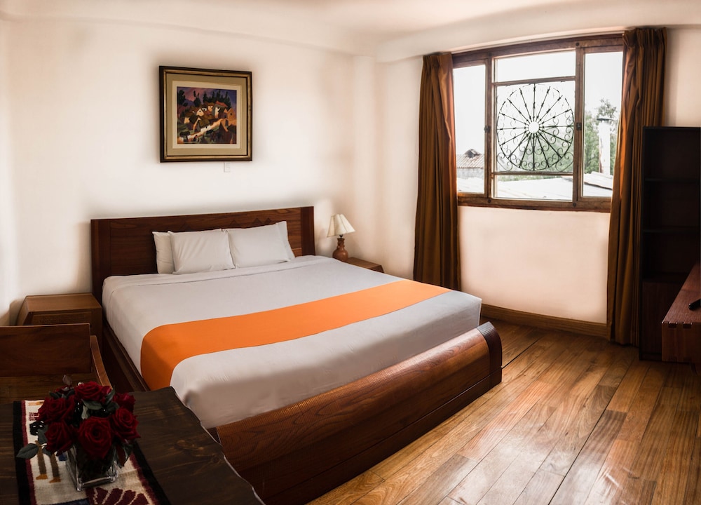 Superior Room, 1 King Bed photo 3