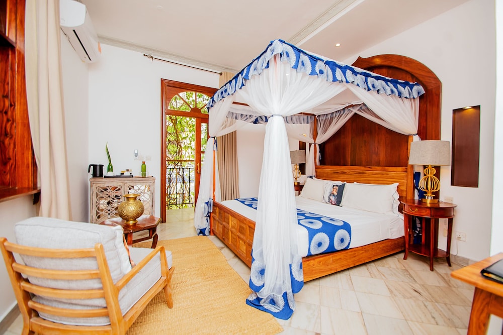 Deluxe Balcony Room