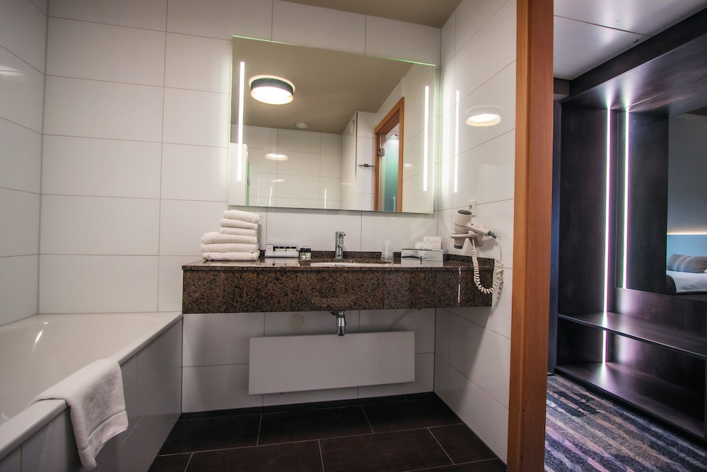 Standard Room, 3 Twin Beds, Non Smoking - Photo 7
