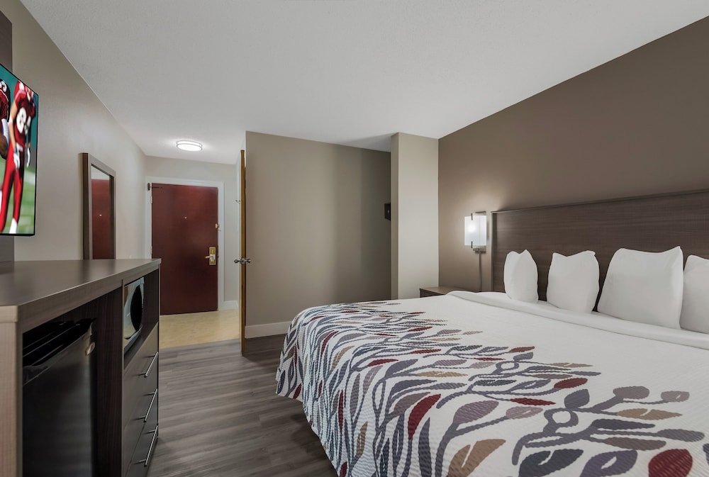 Suite, 1 King Bed, Non Smoking, Jetted Tub photo 2