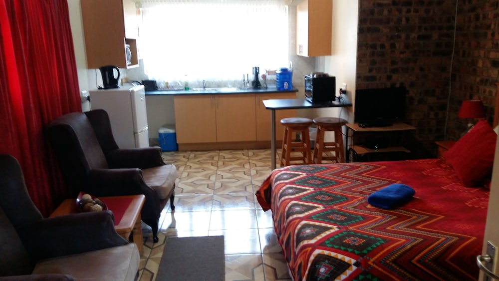 Luxury Double Room, 1 Queen Bed, Courtyard Area photo 3