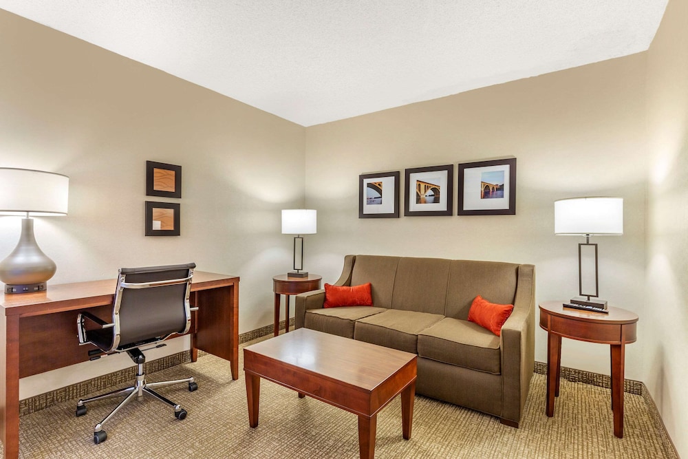 Deluxe Suite, 2 Double Beds, Non Smoking - Photo 3