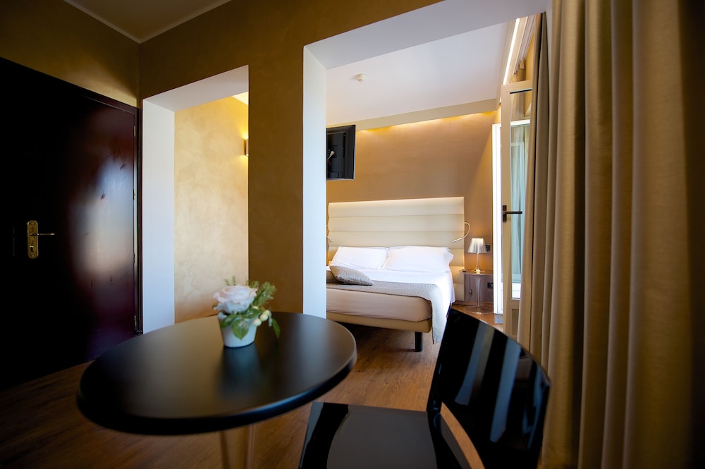 Deluxe Room, Balcony - Photo 8