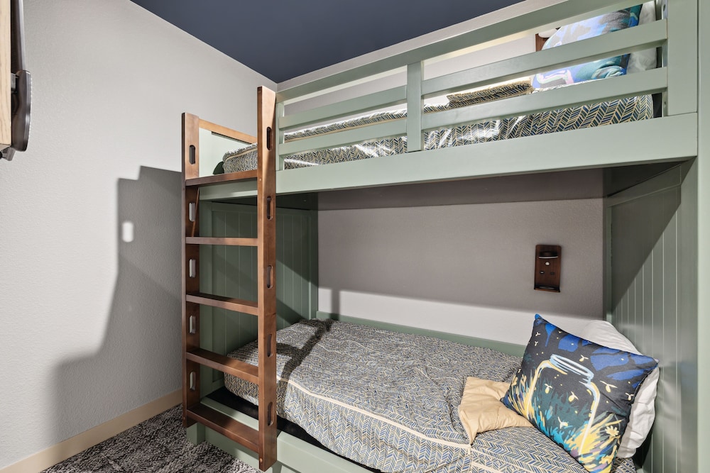 THEMED FAMILY SUITE - Dormer photo 3
