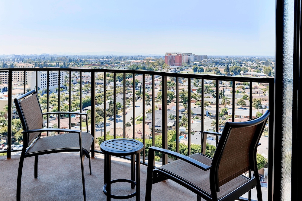 Room, 2 Double Beds, Balcony - Photo 4