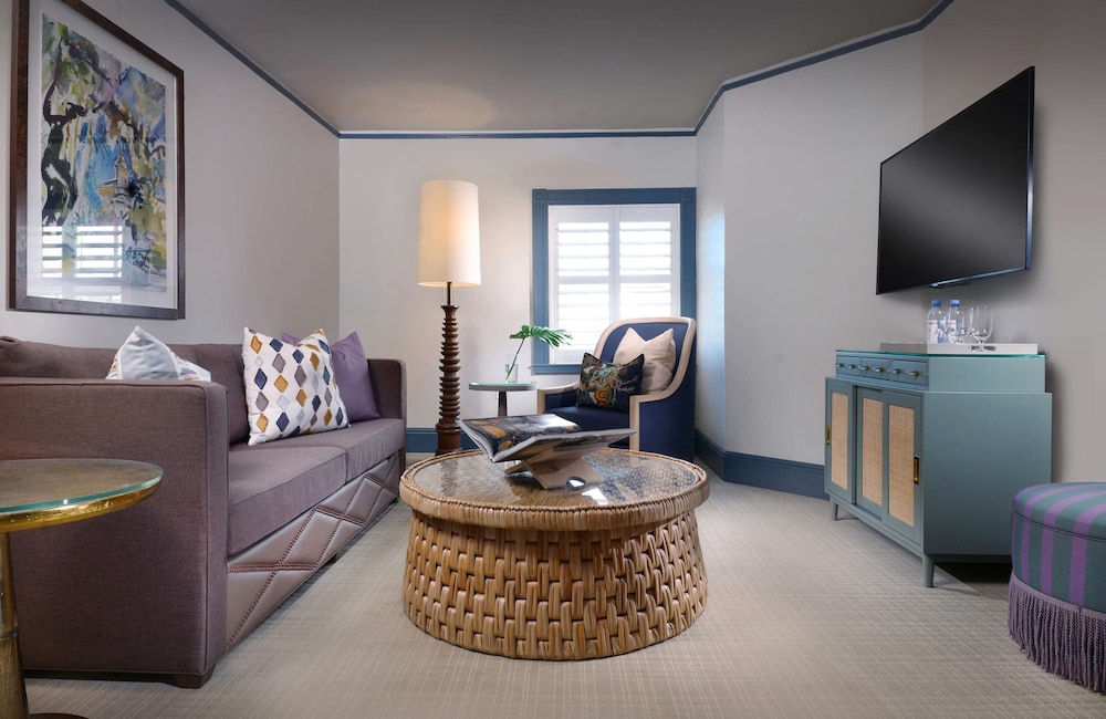 Clubhouse Deluxe Suite King - Photo 3