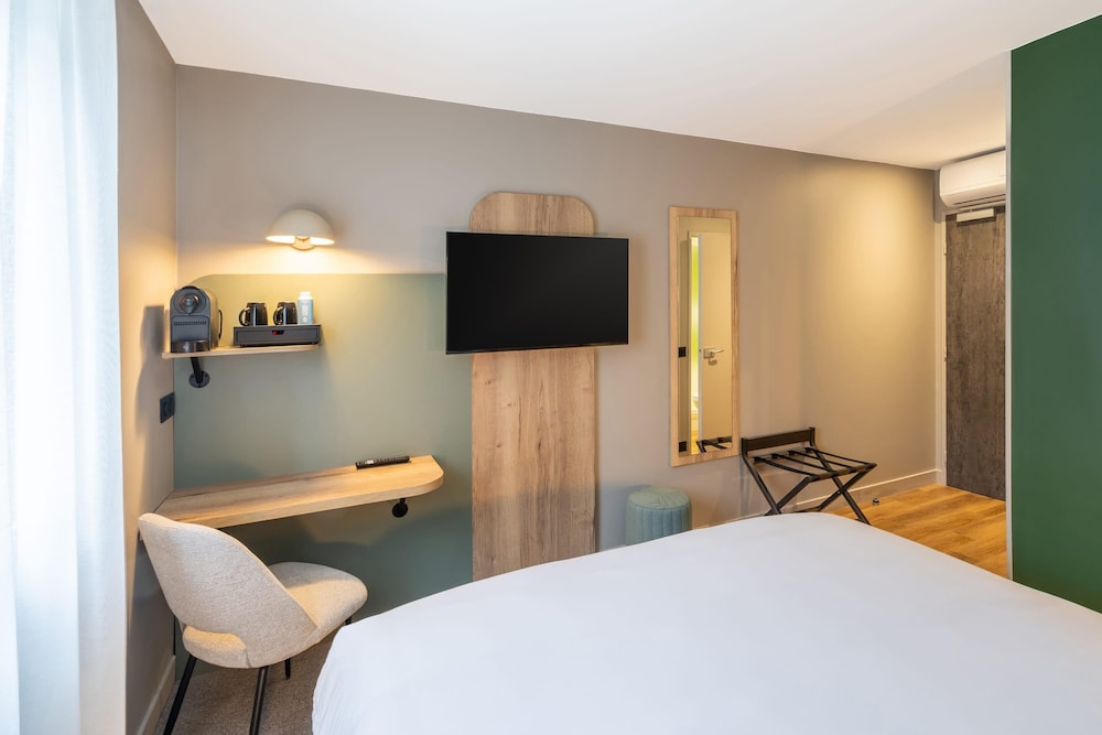 Comfort Room, 1 King Bed, Non Smoking - Photo 2
