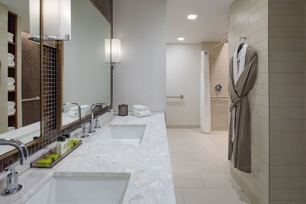 Suite (Manhattan) thumbnail 6