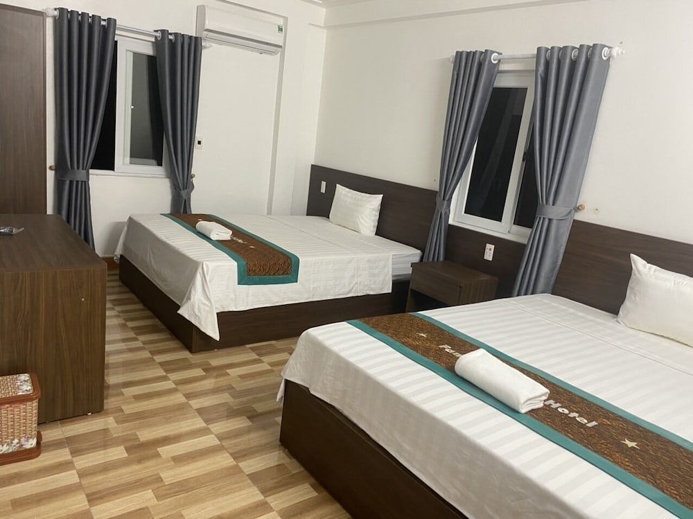 Standard Quadruple Room, 2 Queen Beds photo 1