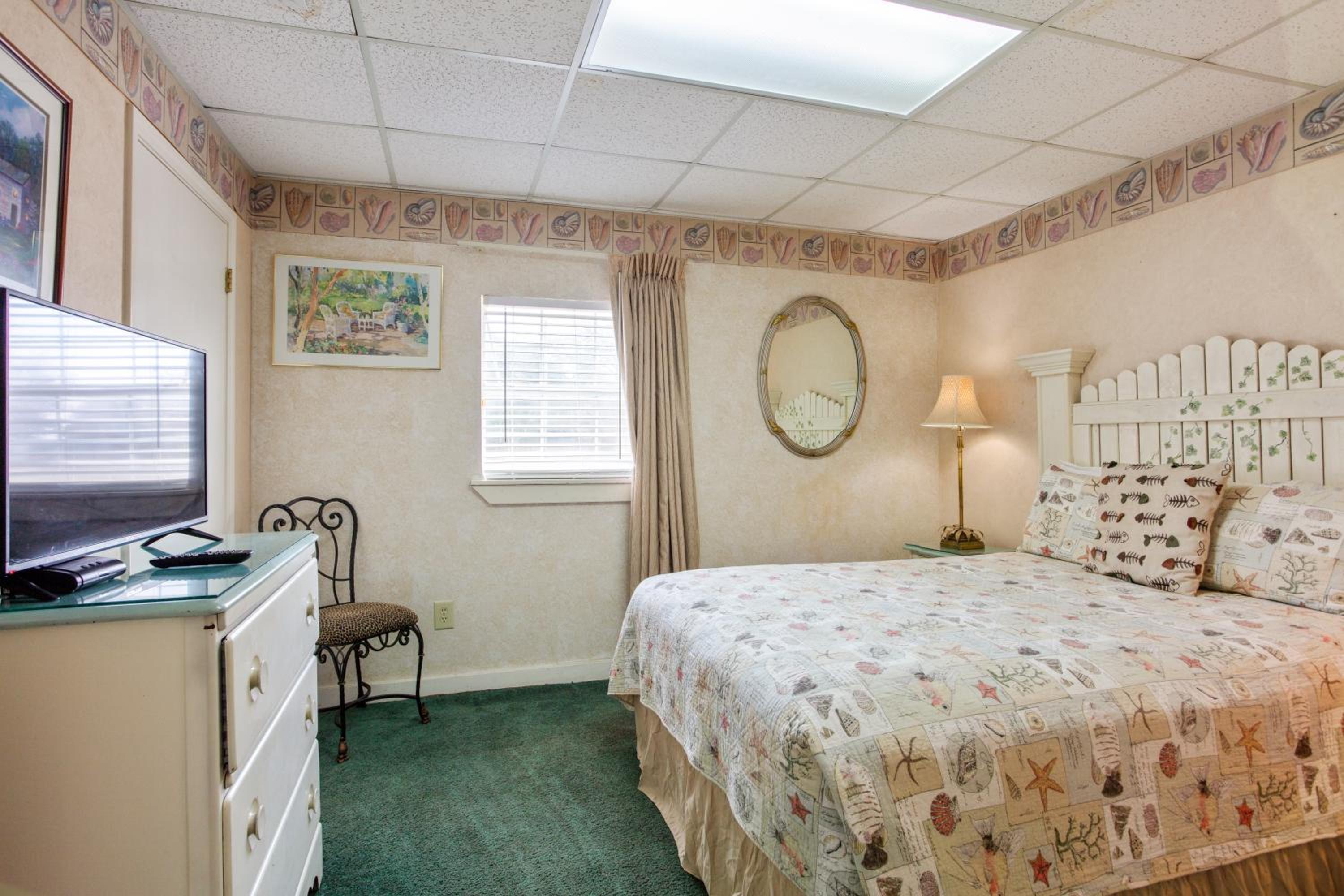Cottage- Non Smoking - Photo 5