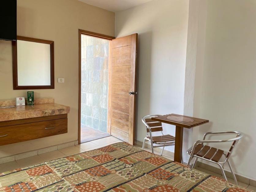 Standard Suite - Photo 8