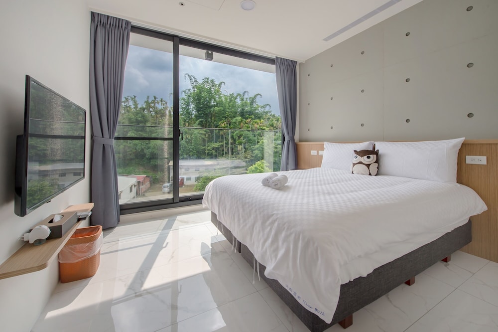 Lake View Family Room with Balcony photo 1