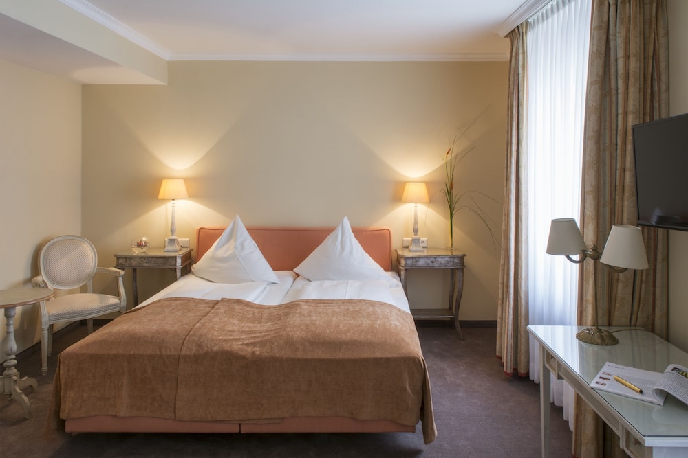Grand Double Room, 1 Double or 2 Twin Beds, Courtyard View photo 3