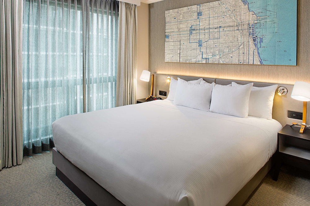 Suite, 1 Bedroom - Photo 2