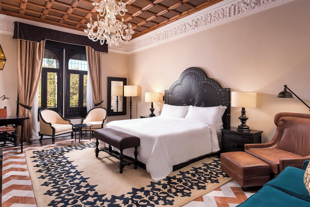 Grand Room, 1 King Bed