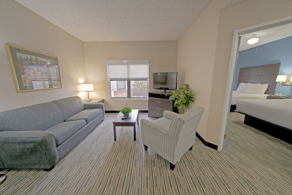 Suite, 1 Bedroom - Photo 4
