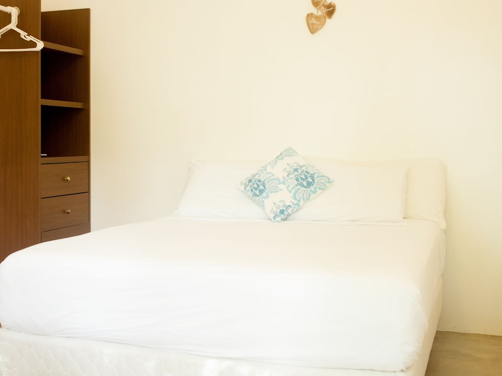 Basic Double Room, 1 Queen Bed, Pool View