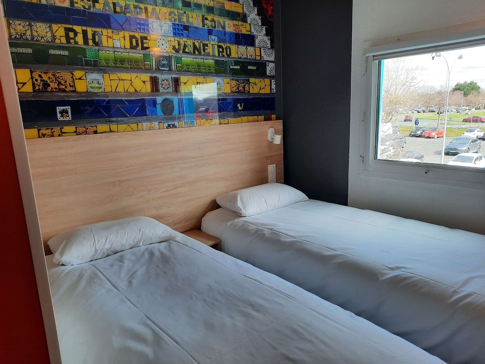 Standard Room, 2 Twin Beds - Photo 1