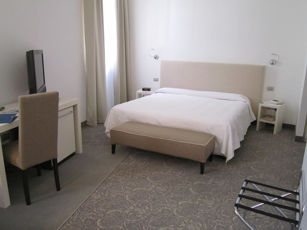 Superior Double or Twin Room - Photo 6