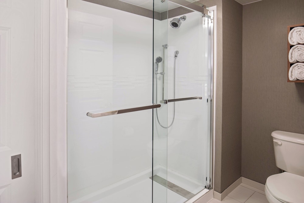 Suite, 2 Bedrooms - Photo 10