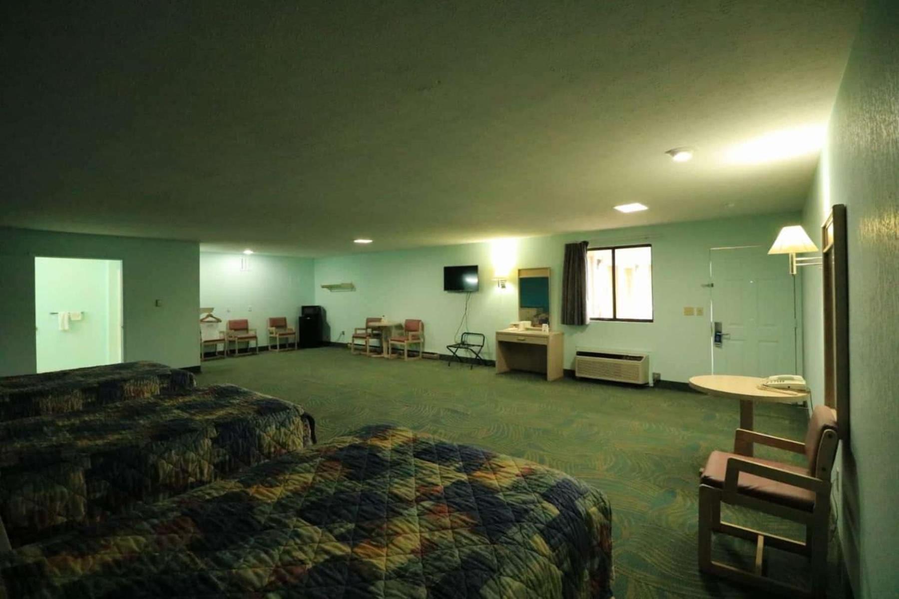 Deluxe Double Room With Two Double Beds - Disability Access - Non-Smoking photo 3
