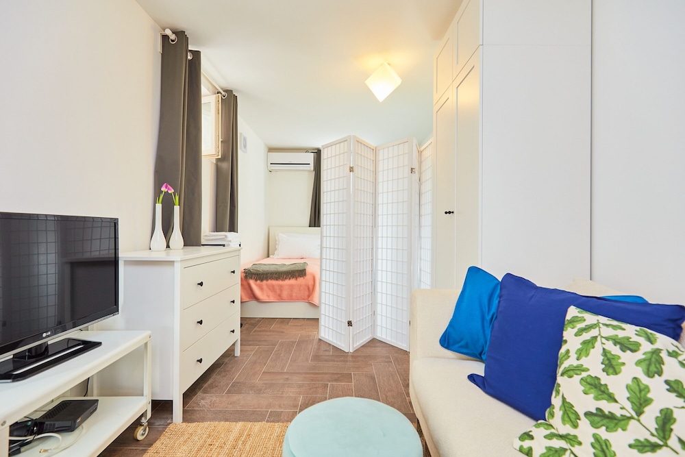 Standard Studio, 2 Twin Beds, Terrace