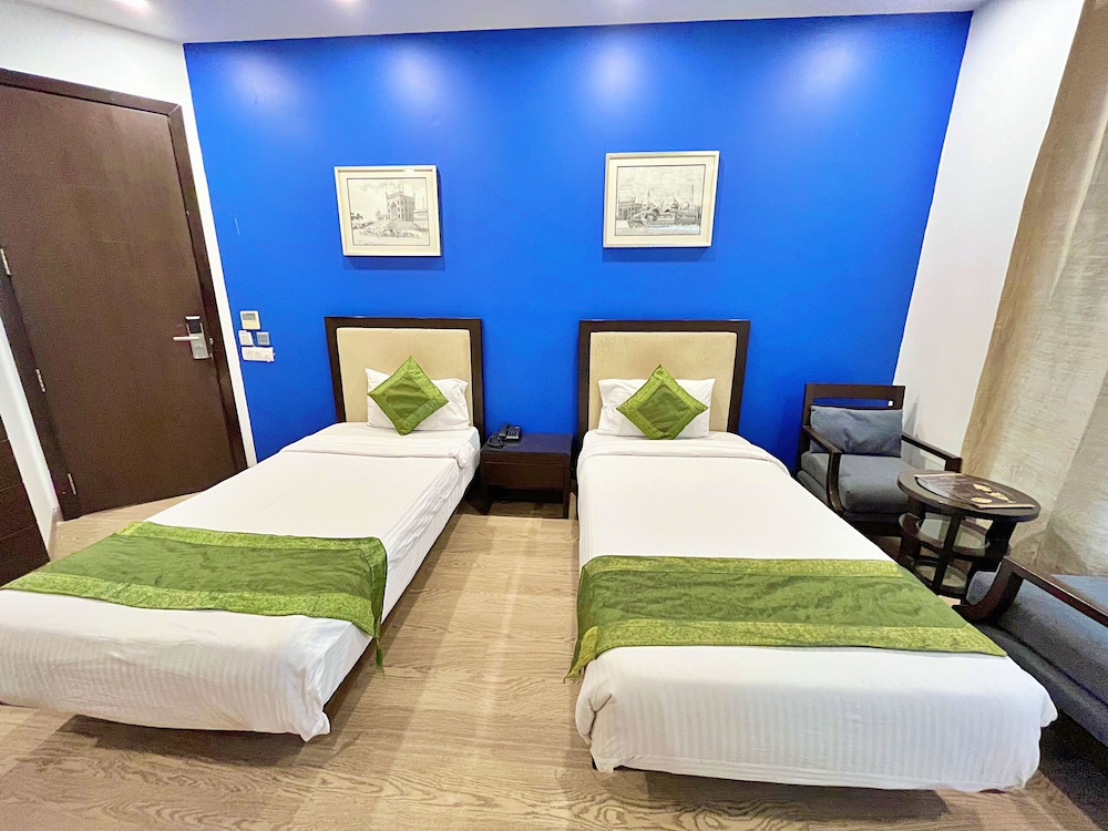 Premium Double or Twin Room - Photo 12