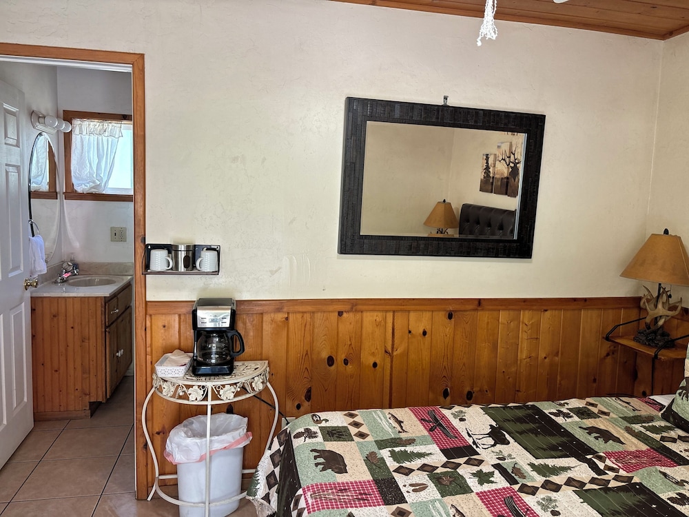 Economy Cabin, River Front, River View, Patio #3 photo 1