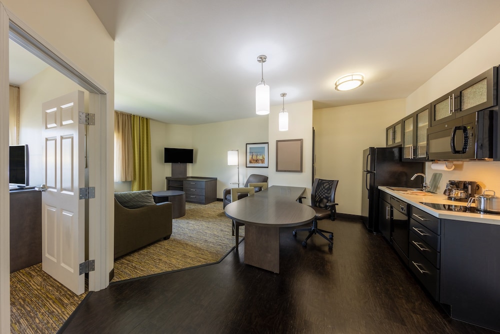 Suite, 1 Bedroom, Kitchen (1 King, Living Area) - Photo 4