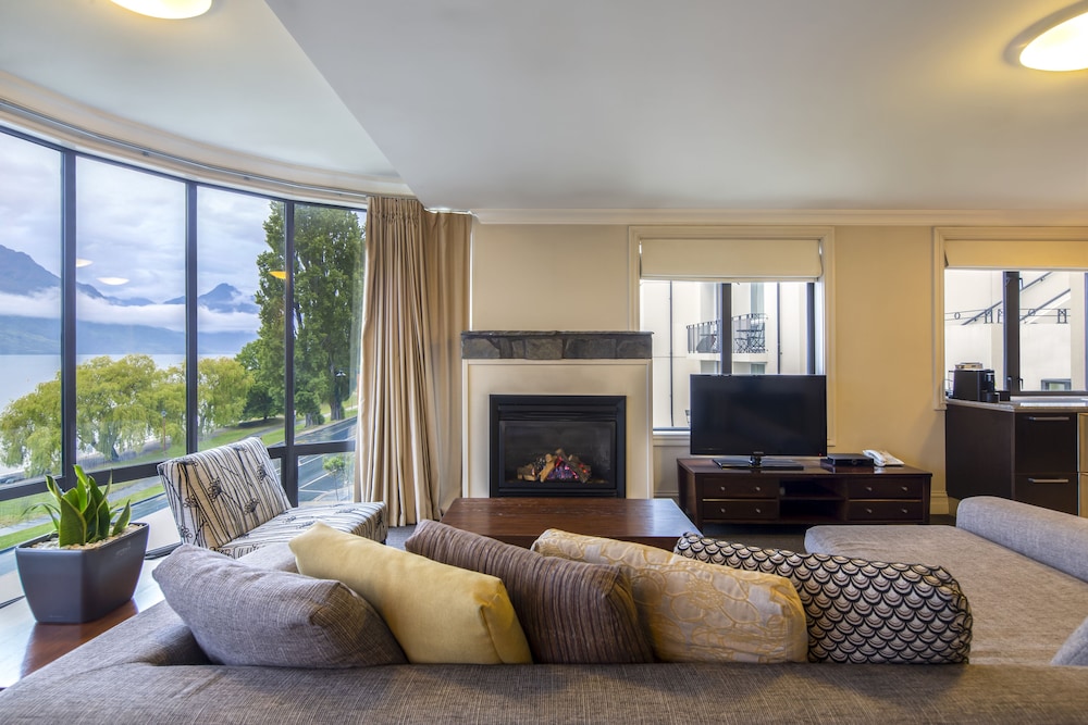 2 Bedroom Lakeview Apartment - Photo 12
