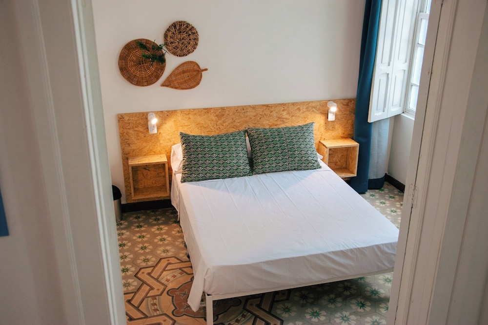Economy Room - Photo 5