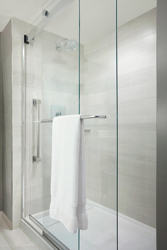 Suite, 1 Bedroom, Corner (Corner) - Photo 11