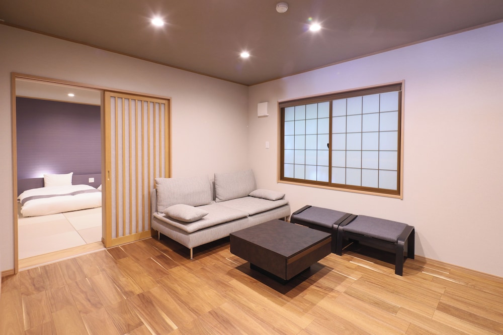 Japanese-Western style room with bath photo 1