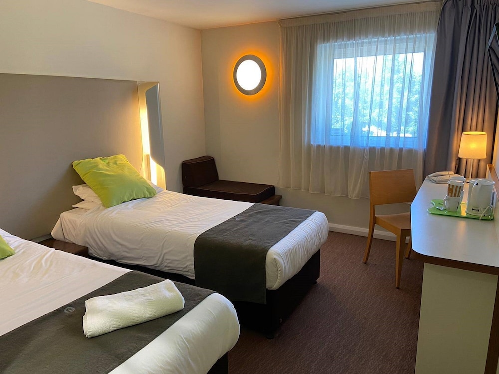 Standard Room, Multiple Beds photo 2
