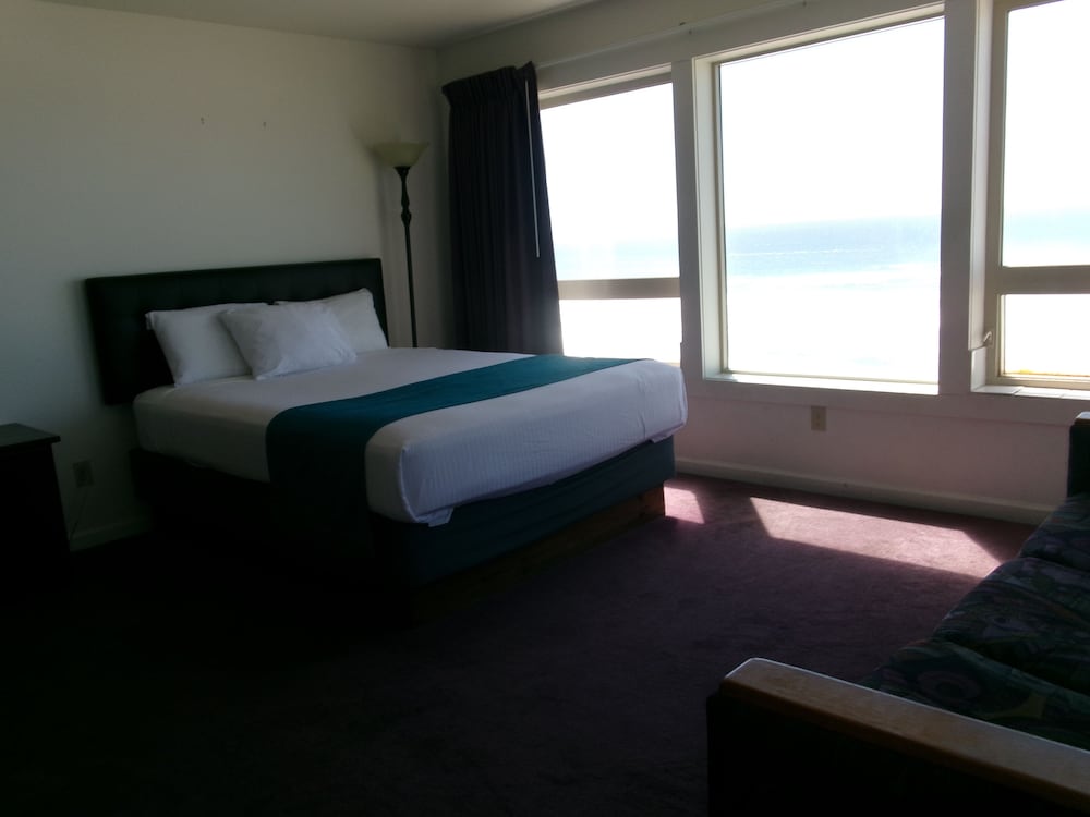 Corner Ocean View 1 Bedroom Suite (Stairs/Pets) photo 1
