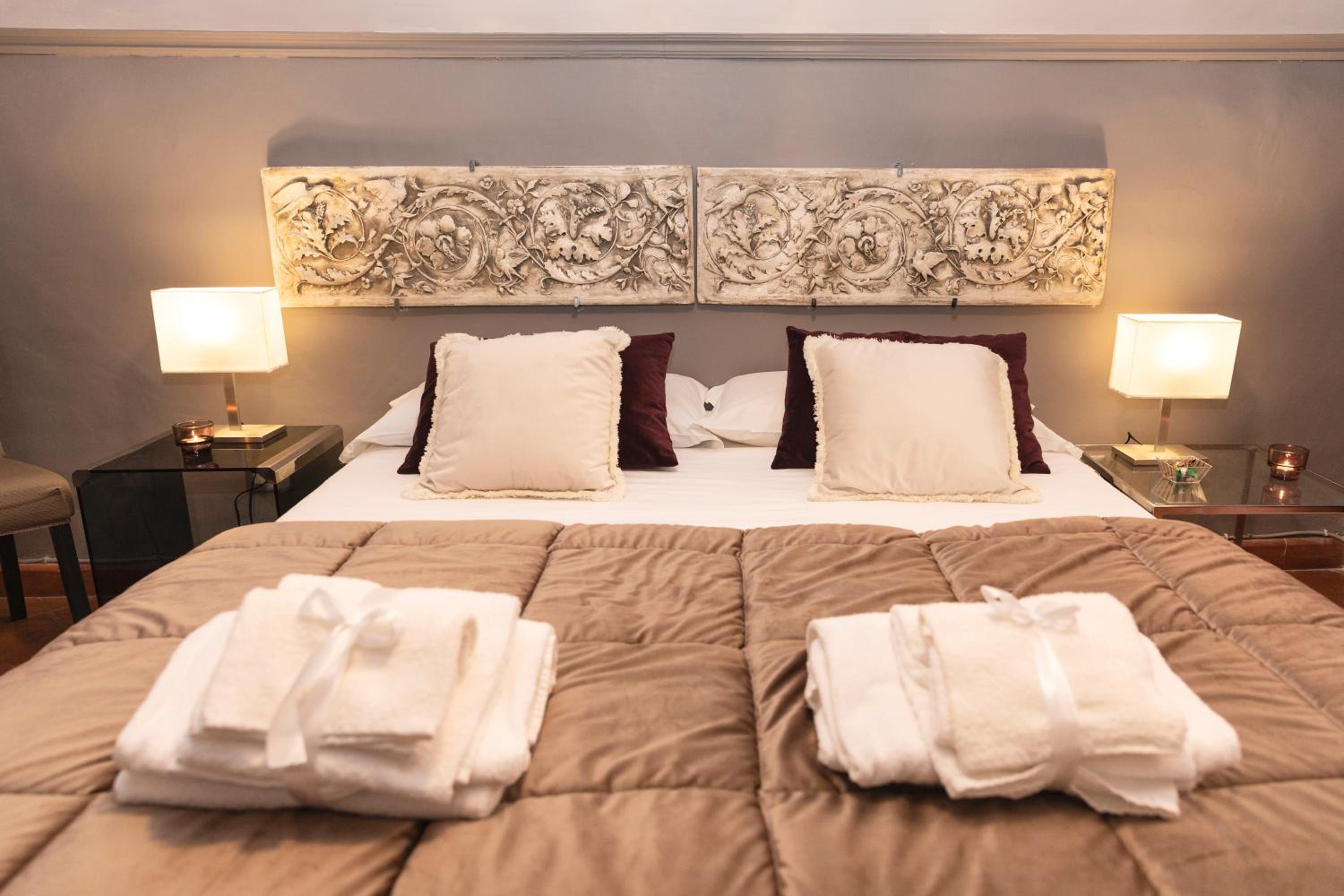 Deluxe Room - Photo 5