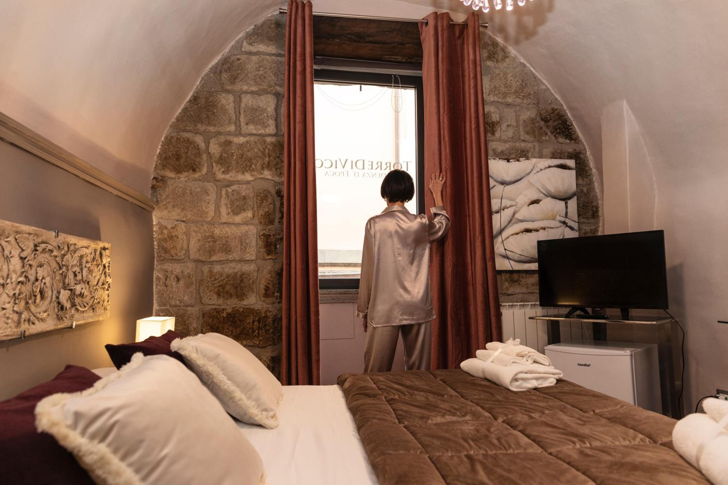 Deluxe Room - Photo 7