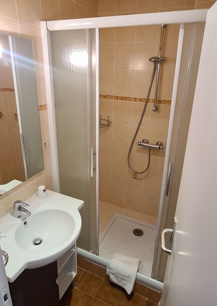 Quadruple Room, Ensuite photo 2