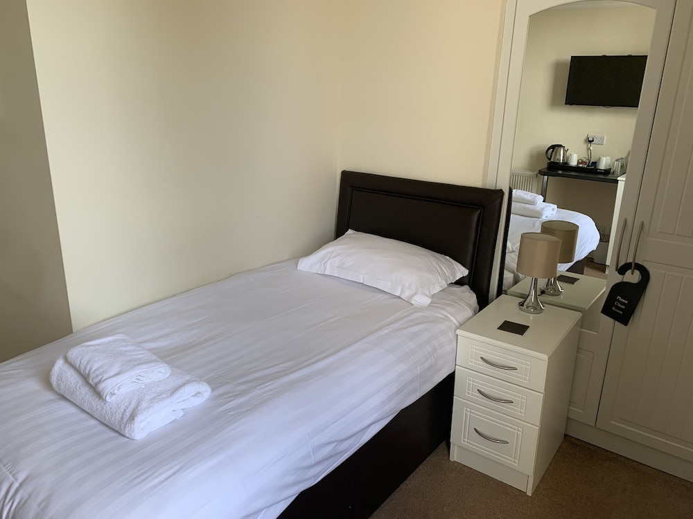 Family Triple Room, Ensuite photo 2