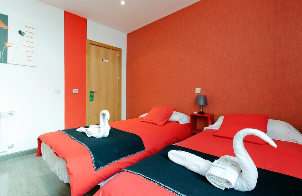 Standard Room, 1 Double Bed, Private Bathroom - Photo 1