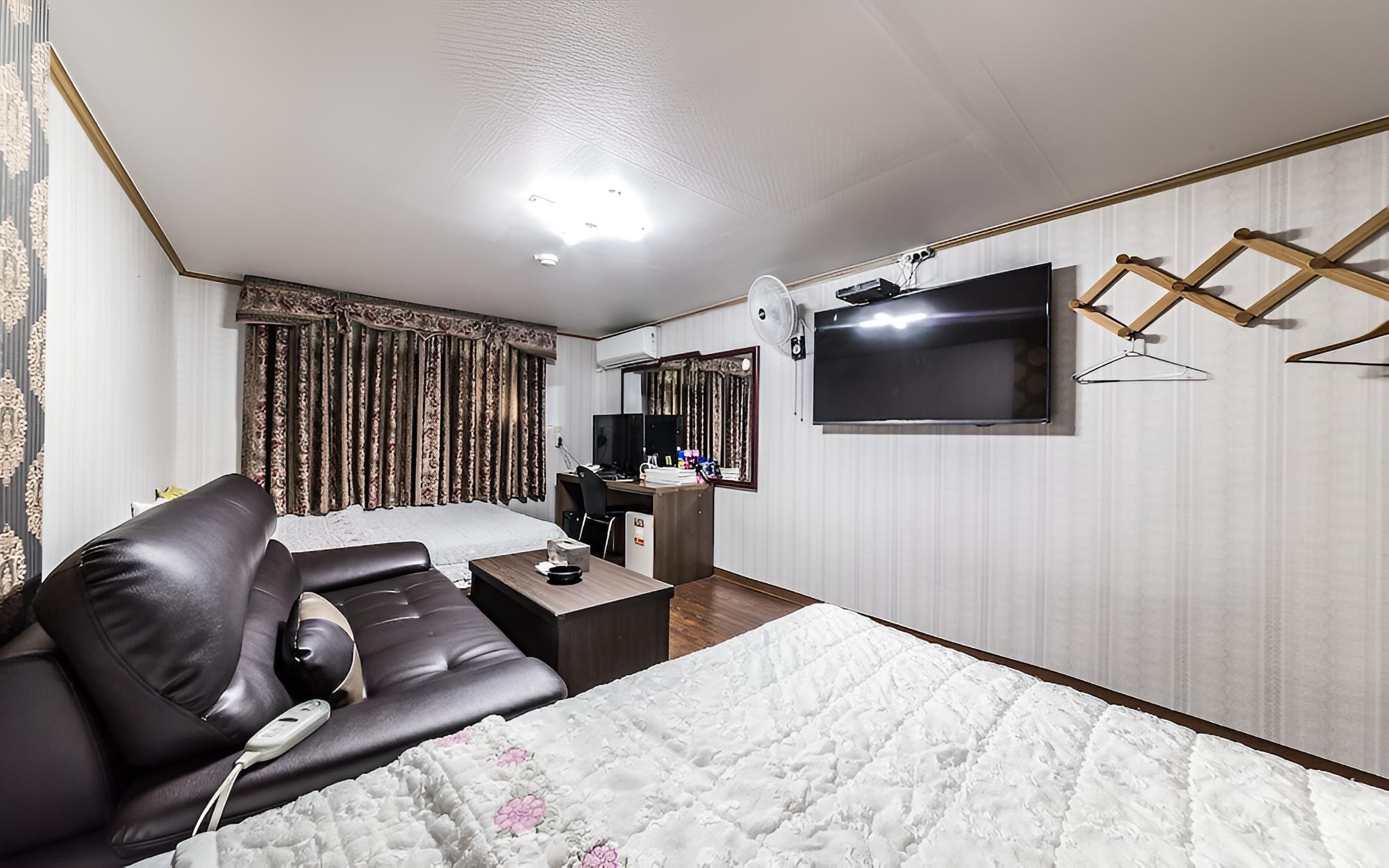 Room (Western-style room) - Photo 1