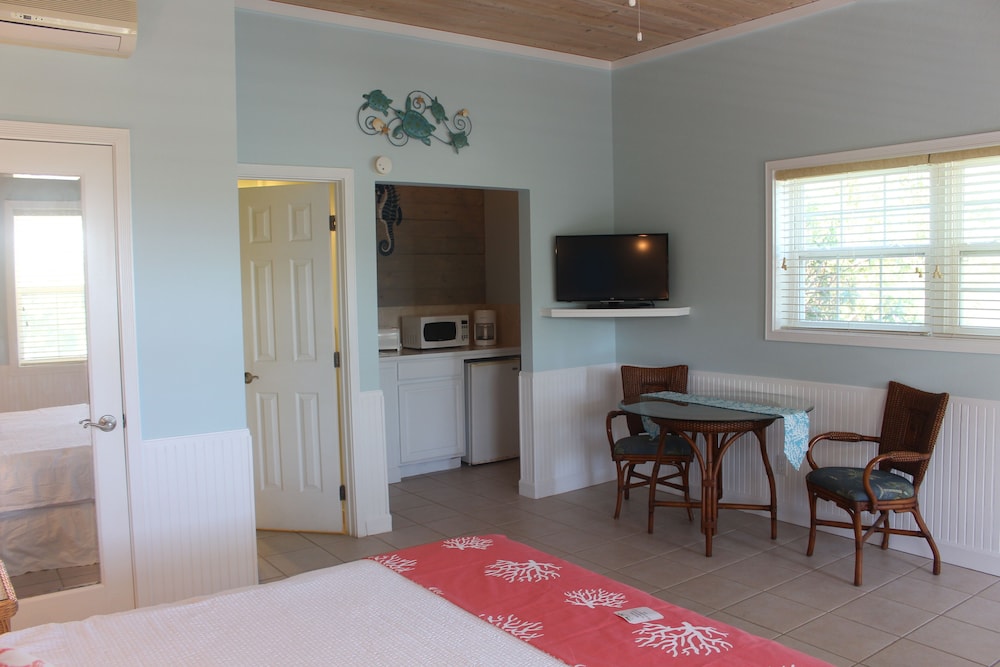 Studio (Hillside) - Photo 7