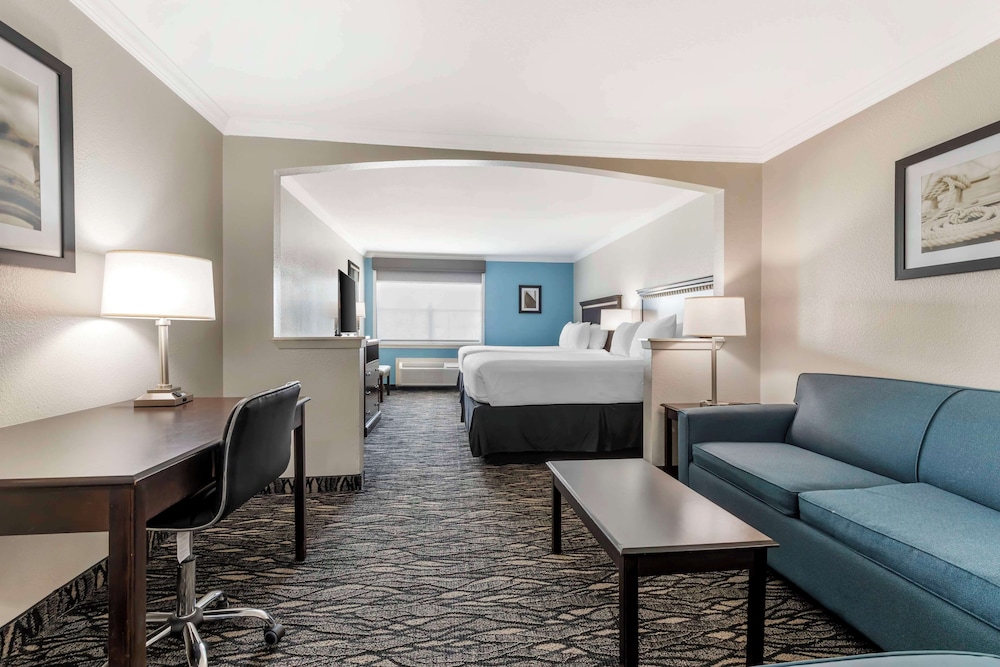 Standard Room, 2 Queen Beds, Non Smoking, Refrigerator & Microwave (Oversized Room;with Sofabed) - Photo 1