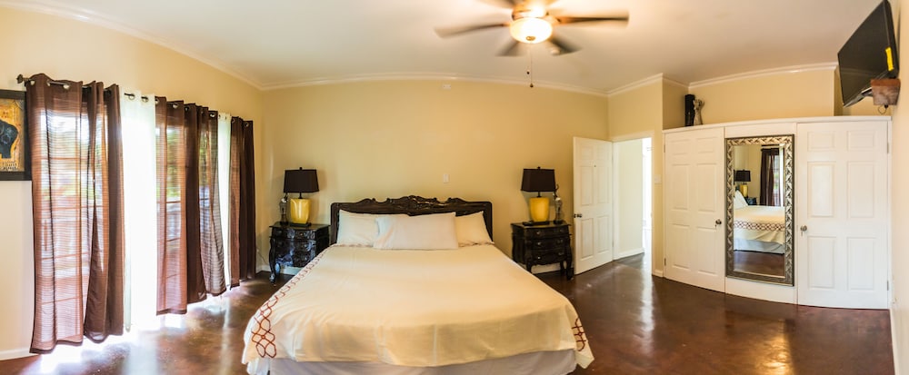Luxury Room, 1 King Bed, Garden View